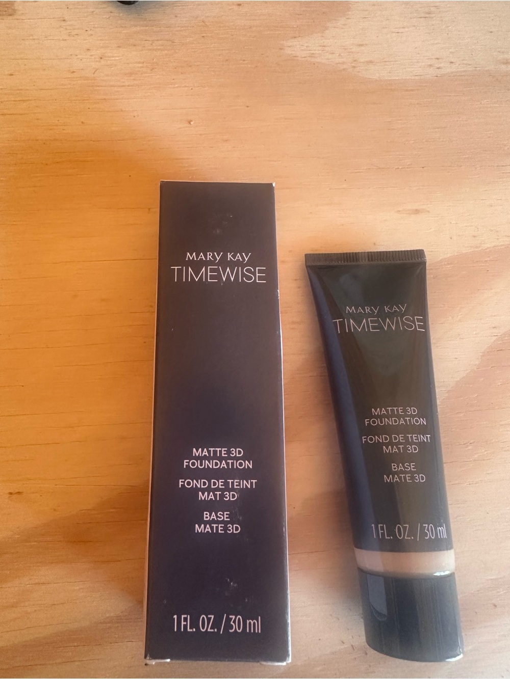Mary Kay TimeWise Matte 3D Foundation - Black Tube with Beige Shade